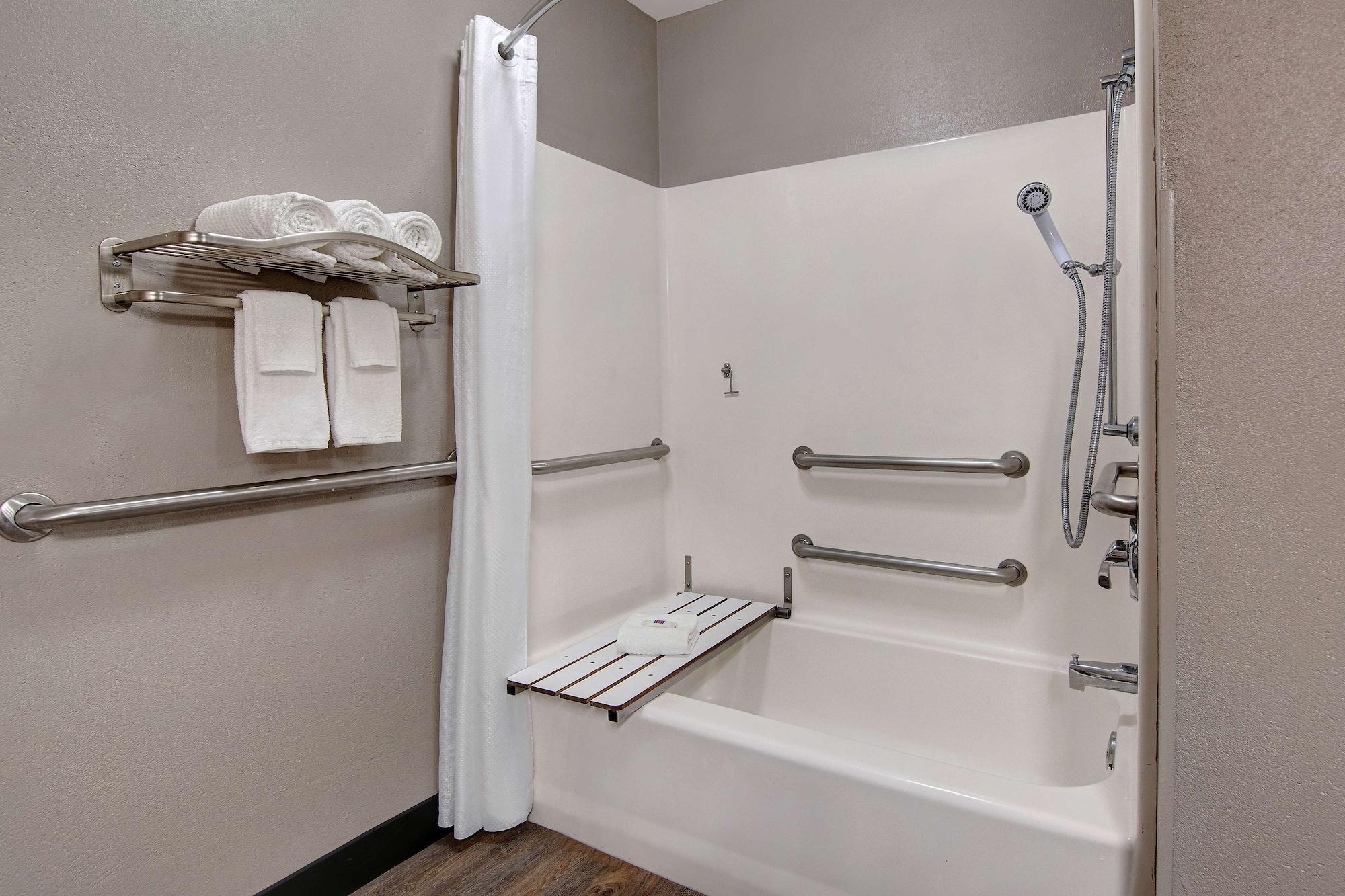 6 Pensacola, Fl - West I-10 Hotel 2*